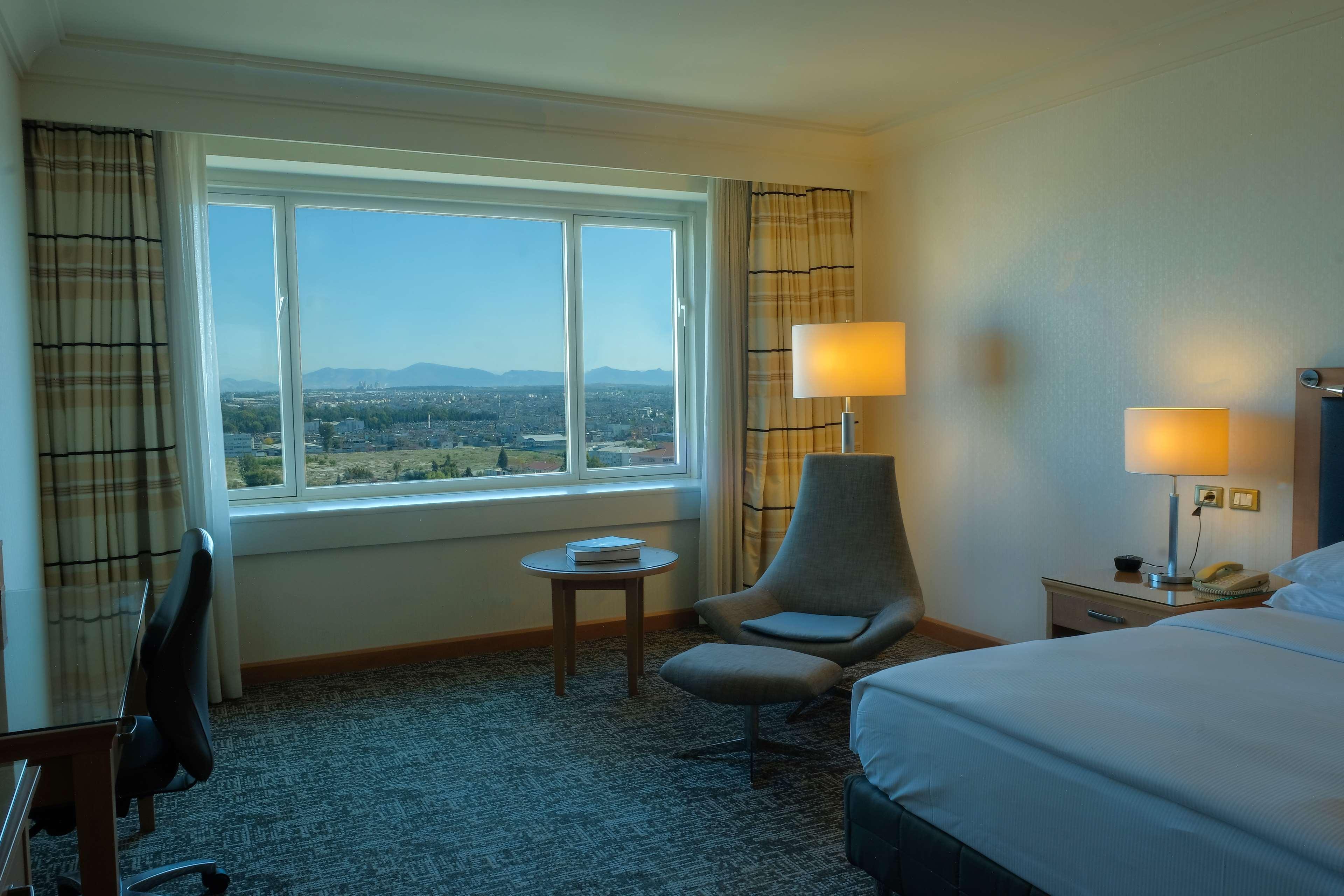 Adana Hiltonsa Hotel Zewnętrze zdjęcie