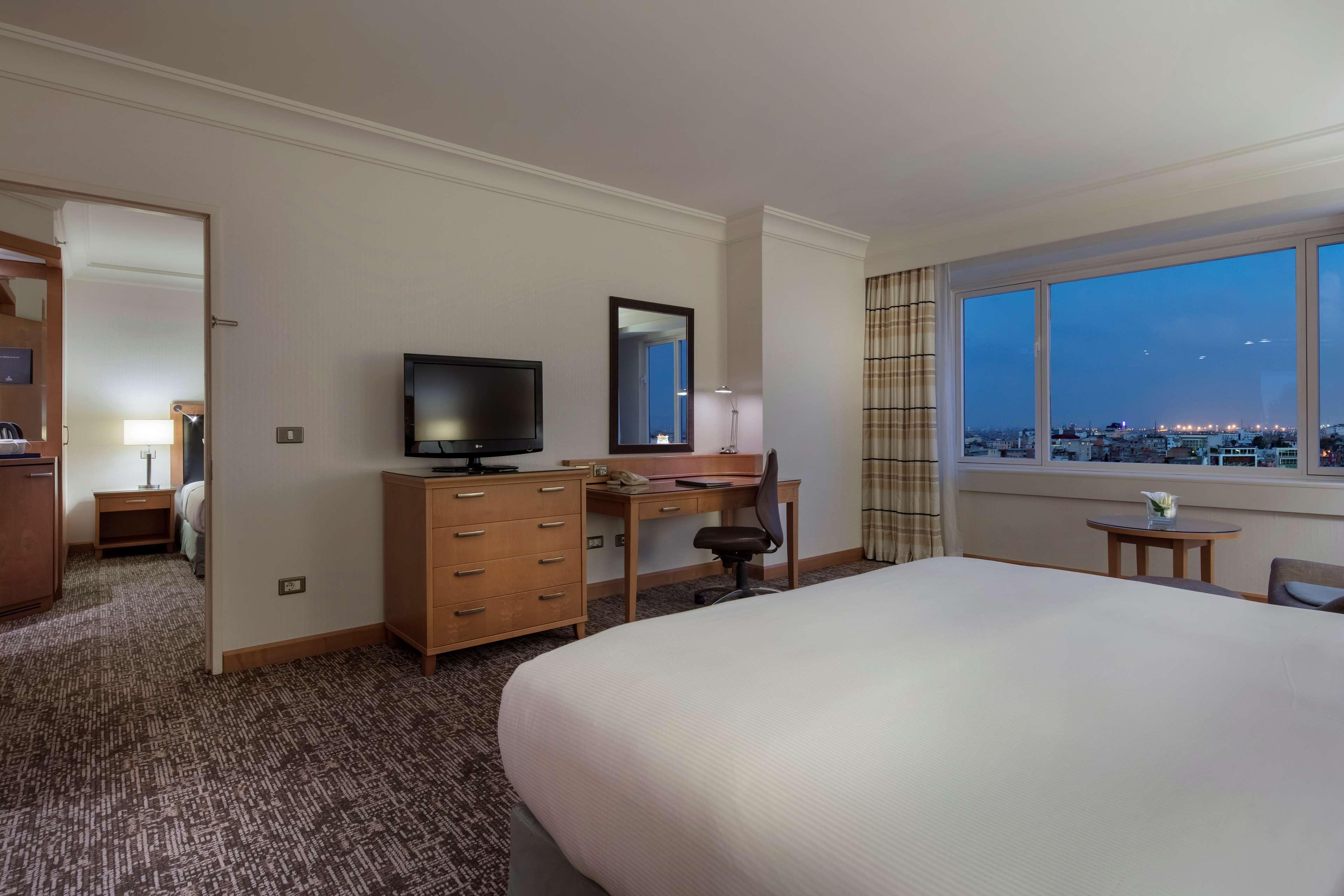 Adana Hiltonsa Hotel Zewnętrze zdjęcie