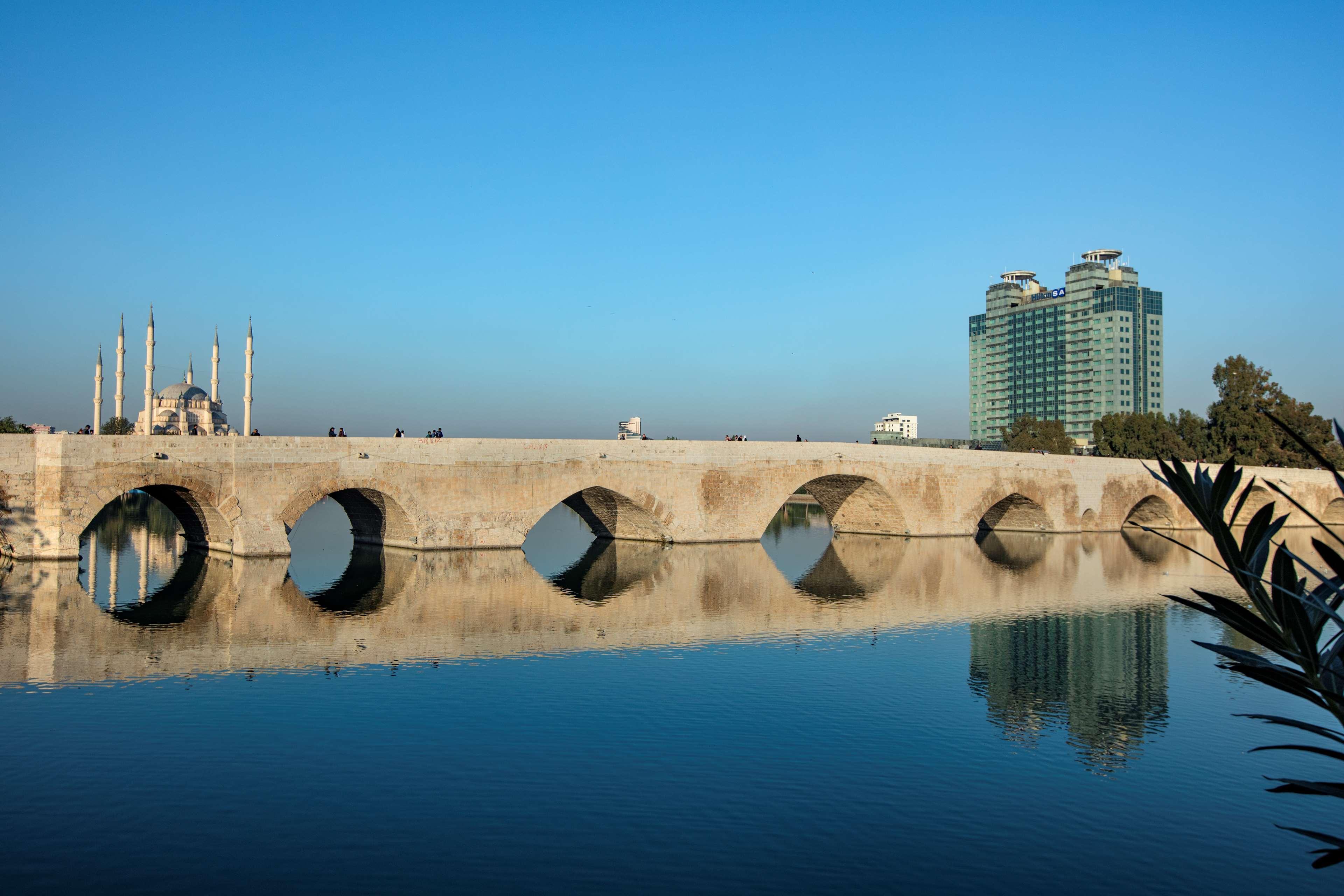 Adana Hiltonsa Hotel Zewnętrze zdjęcie