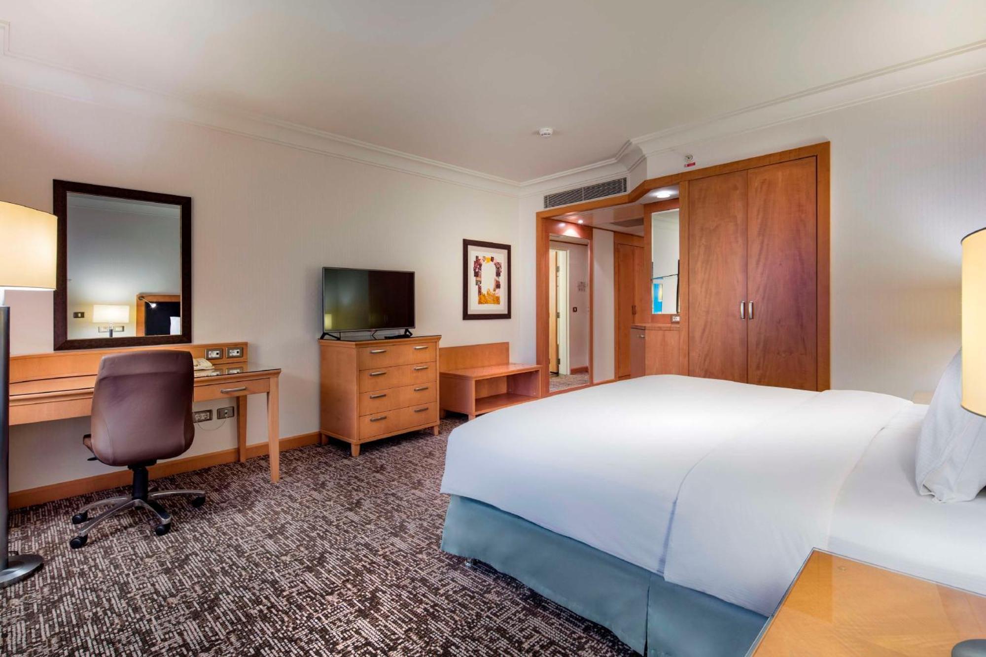 Adana Hiltonsa Hotel Zewnętrze zdjęcie