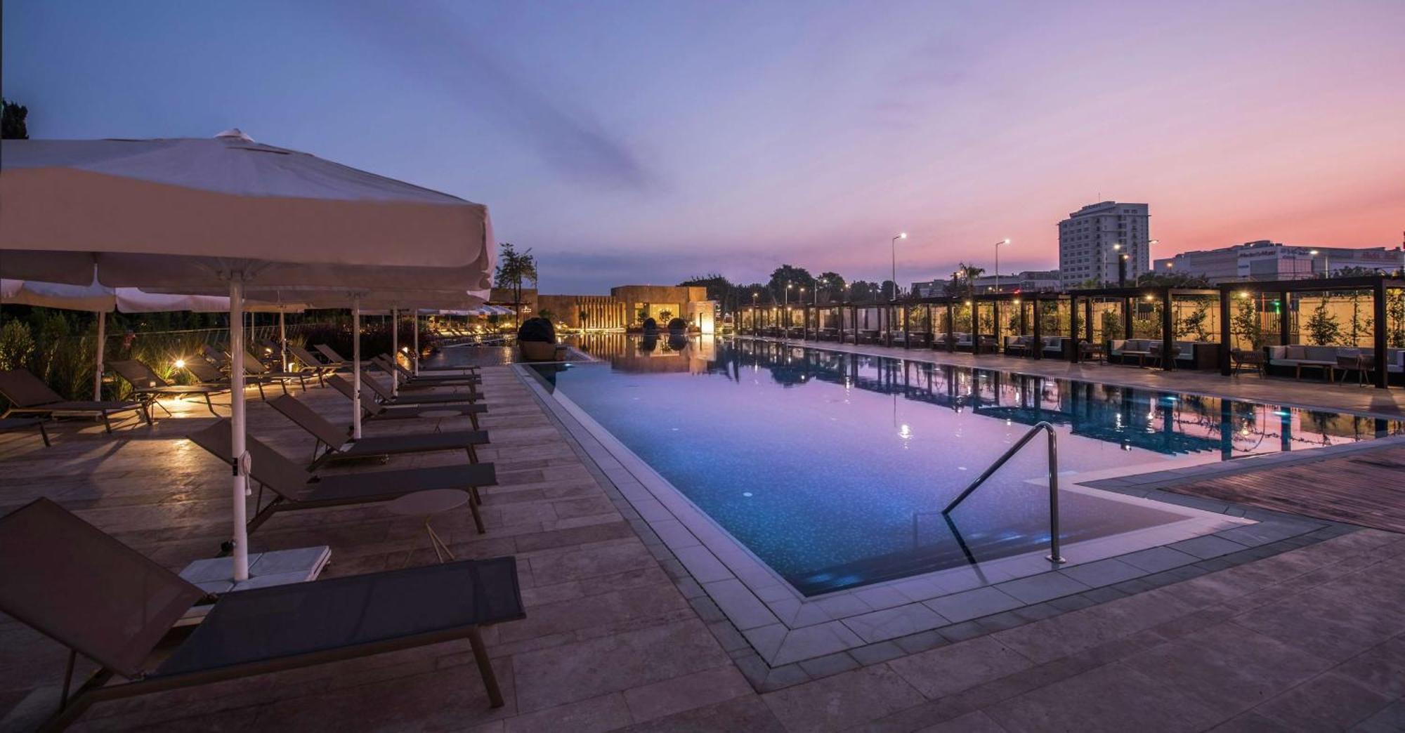 Adana Hiltonsa Hotel Zewnętrze zdjęcie
