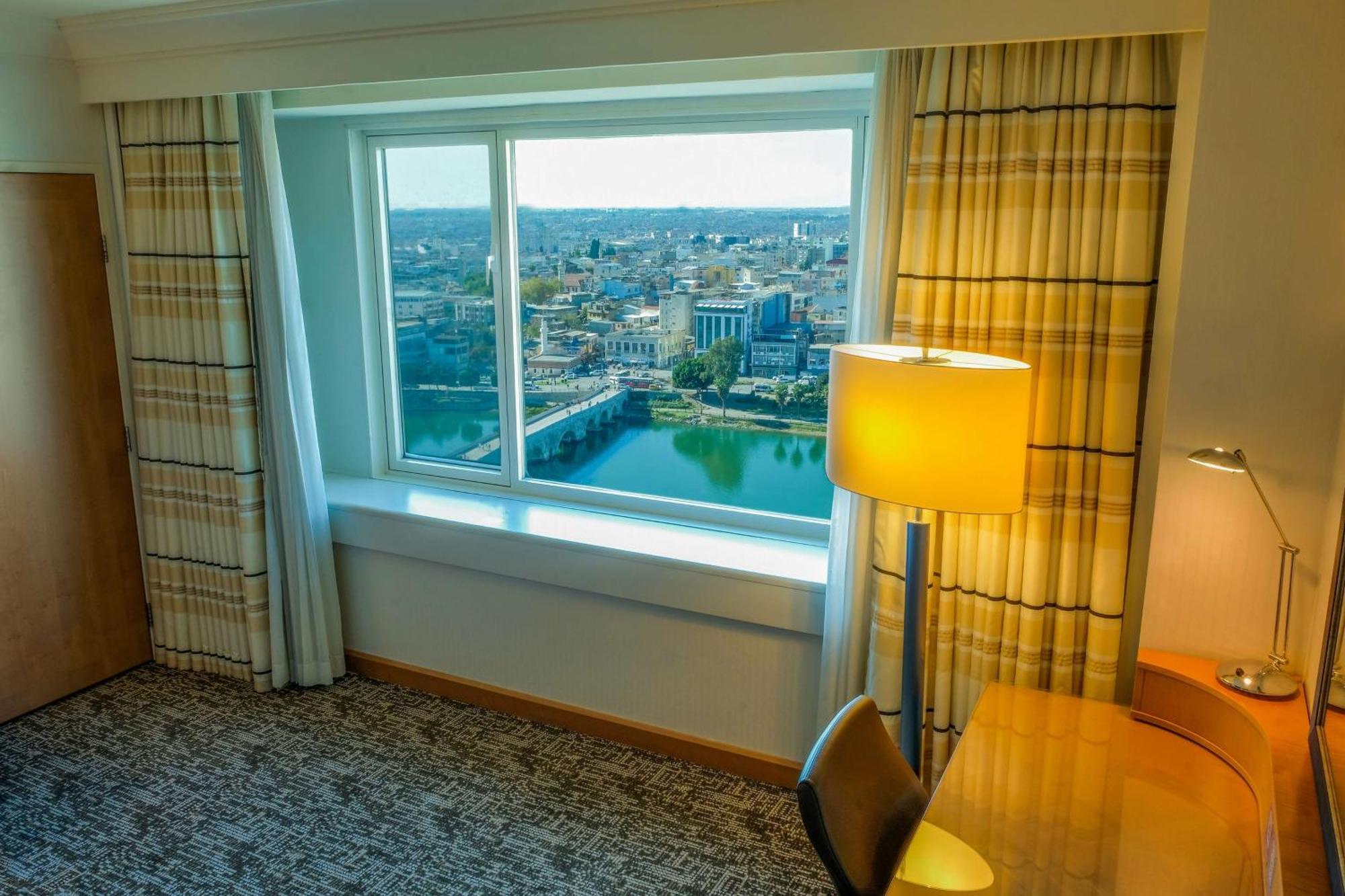 Adana Hiltonsa Hotel Zewnętrze zdjęcie