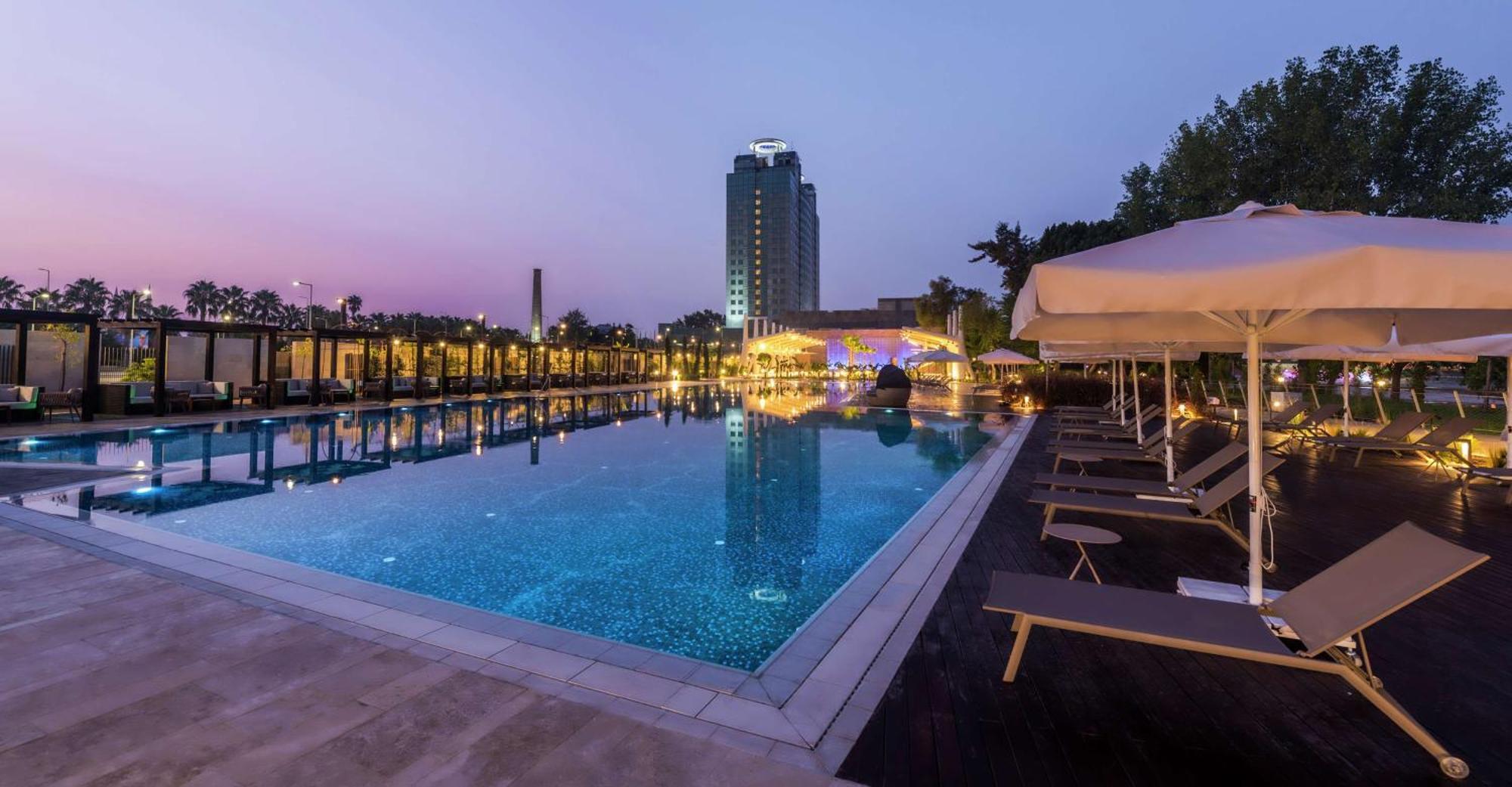 Adana Hiltonsa Hotel Zewnętrze zdjęcie