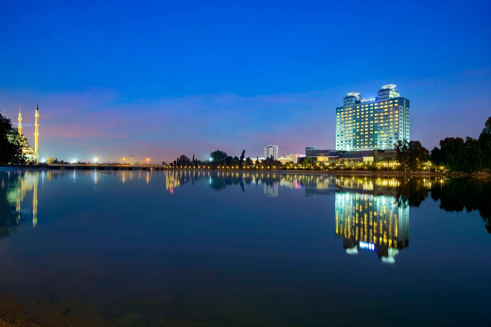 Adana Hiltonsa Hotel Zewnętrze zdjęcie