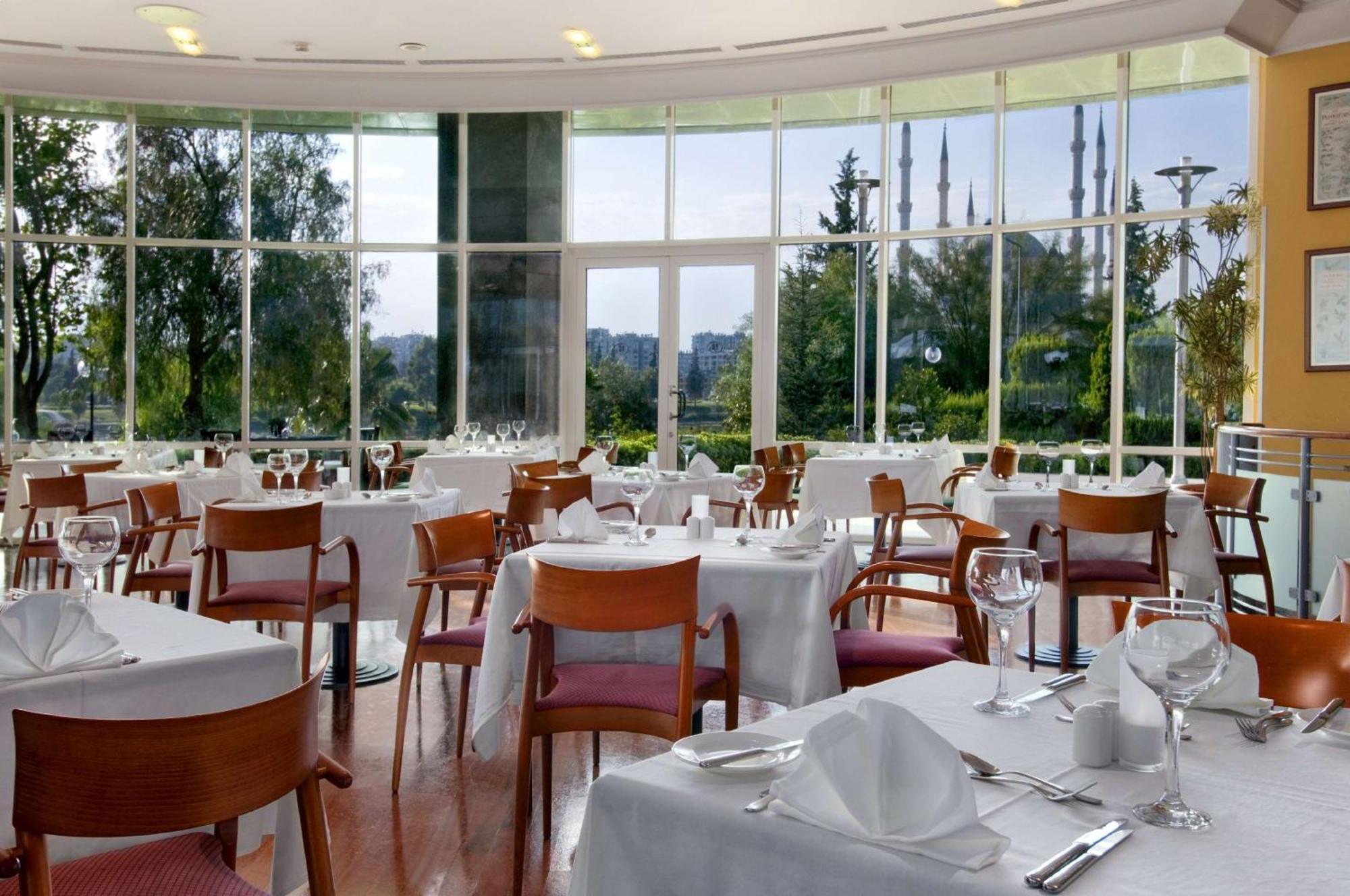 Adana Hiltonsa Hotel Zewnętrze zdjęcie
